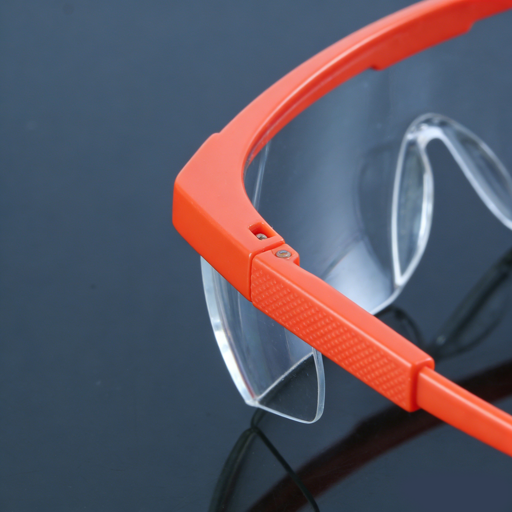 Adjustable legs goggles